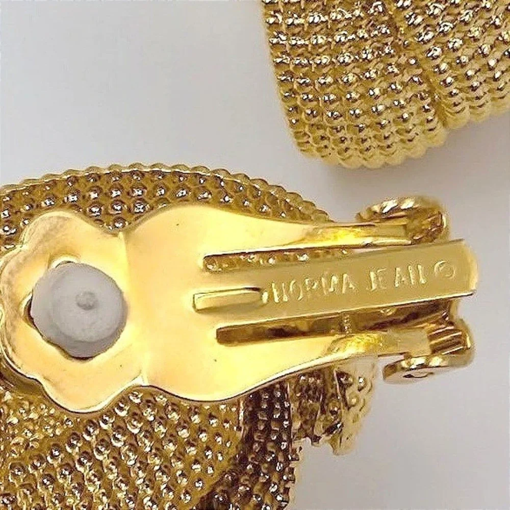 VTG Norma Jean Gold Tone‎ Earrings 3D Knot Caviar Textured Clip-on Chunky 80s